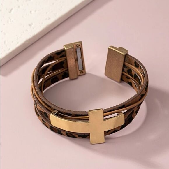 Fake suede Cross Decor Leopard Pattern Bracelet with magnetic closure - Picture 4 of 15